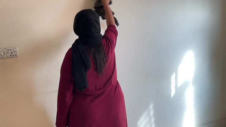 Aria Mia: Arabská hotelová služka uklízí můj pokoj a ukaž mi její...