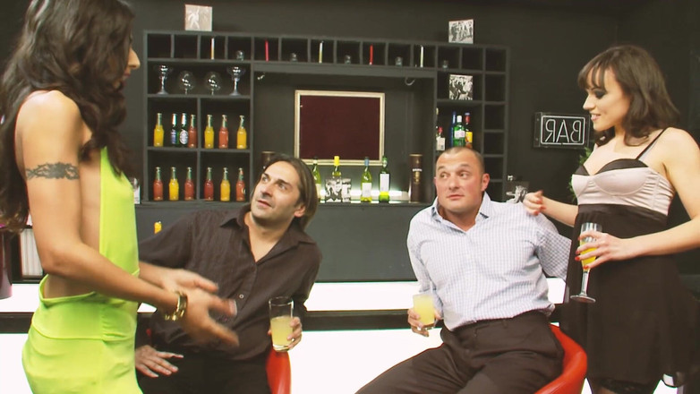 Bananas with Melons: Unkontrollierte huren szene 2_two brünette in dessous, die harten sex mit...