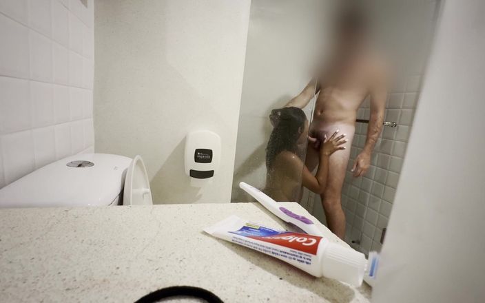 Pacho fox: Üvey kız kardeşimi duşta kendine dokunuyor ve sikişmeme izin ver