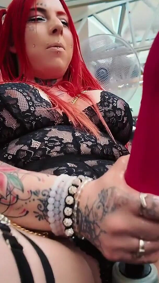 Squirtqueen missnvus: मेरी पहली Ggg तीन लोगों वाली चुदाई, coyemo नष्ट हो जाती है