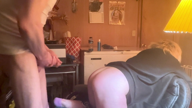 KITTYBOOBOOFUXX: Patrz, Jak Dostaję Poręczy W Piwnicy Na Szczycie Zamrażarki