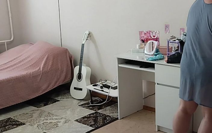 Sweet July: Kayınvalidemi ve odayı nasıl çıplak temizlediğini gözetledim