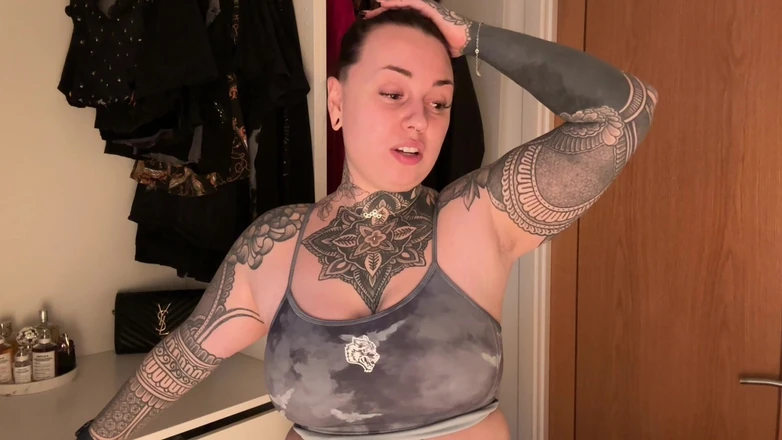 Miss Valentina: Worship My Muscles