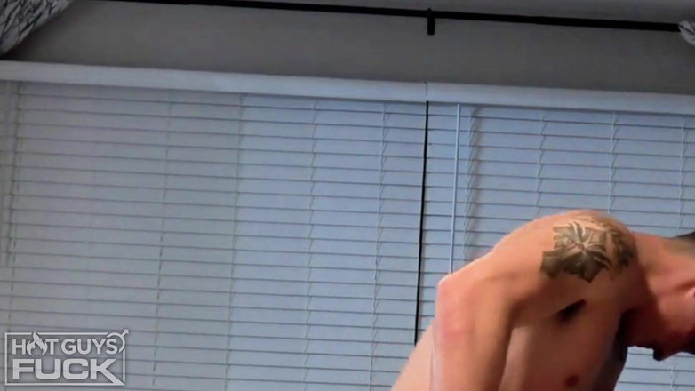 Hot Guys Fuck: Sexy! Heißes paar Anschluss für Ansichten. Arsch hüpft.