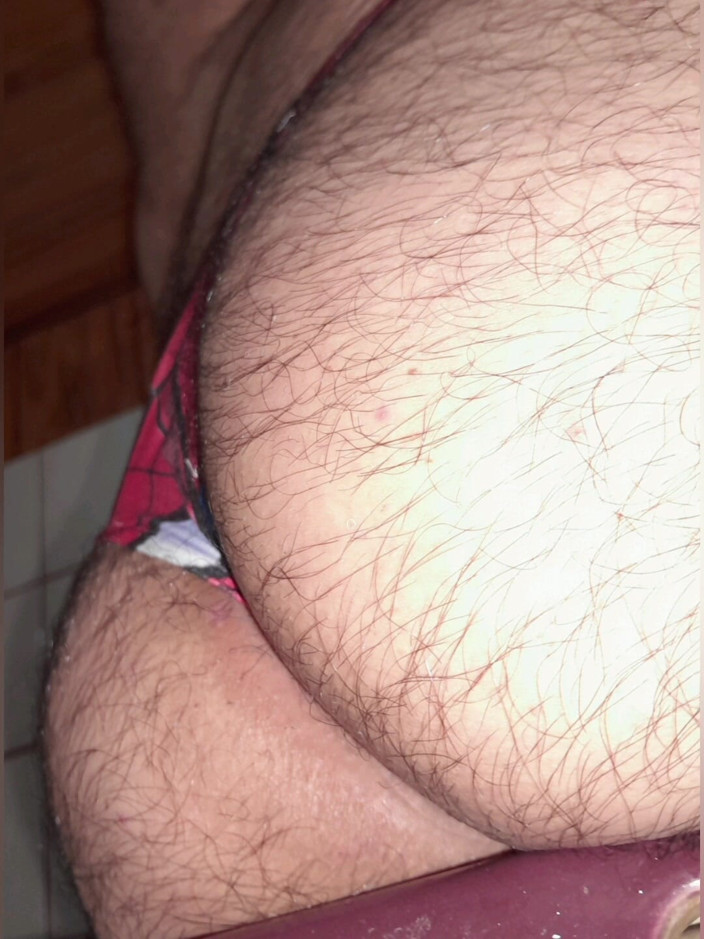 Davidandrexxx: Masturbation avec un string rouge