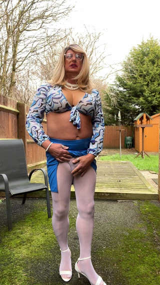 Kellycd2022: 业余 crossdresser Kellycd2022 性感熟女在白色紧身衣