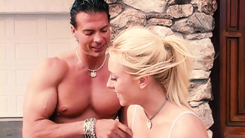 BestPorn85: Goldie Coxx vindt het heerlijk om in de voortuin geneukt...