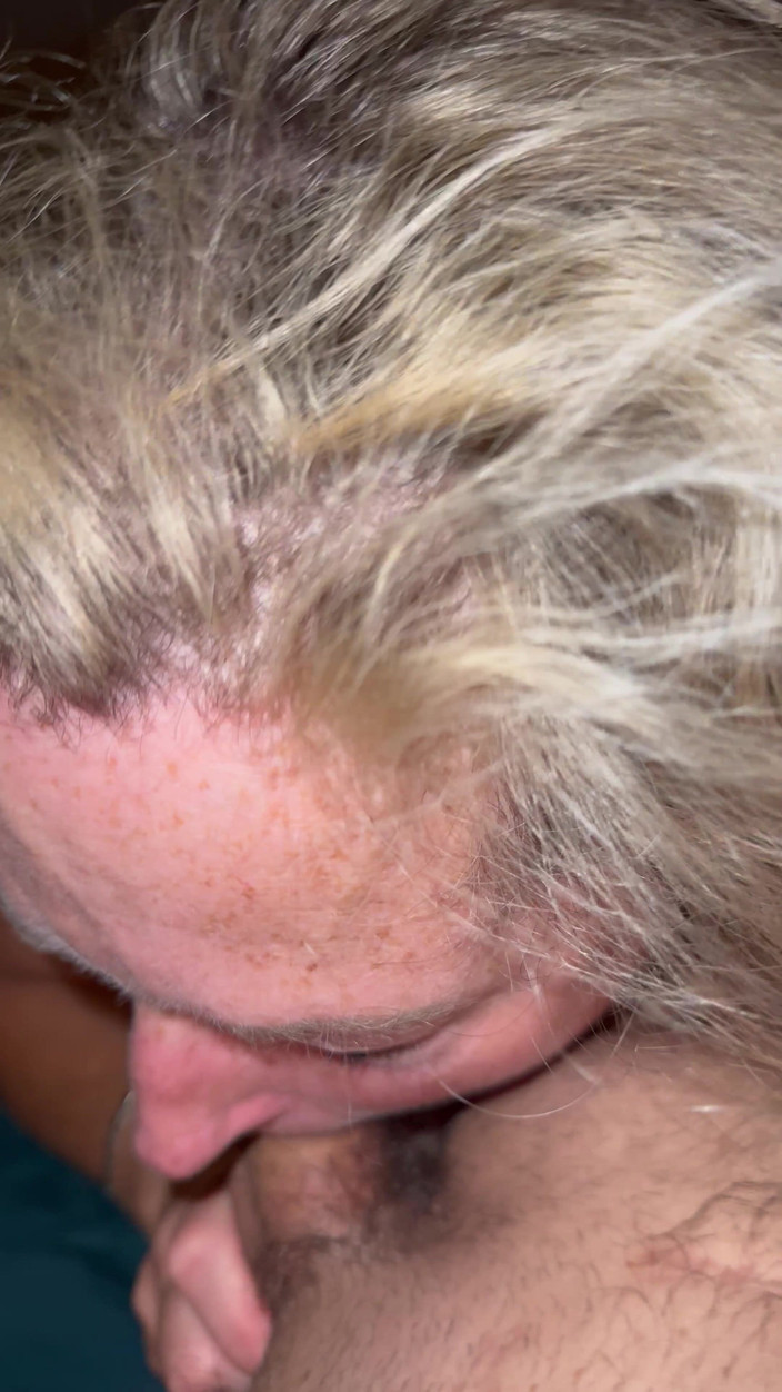 Bonewizzard69: Orální milf blondýna, pihy, zelené oči saje tátu