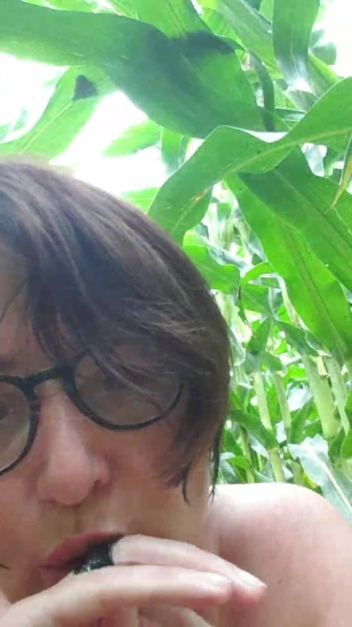 JulieEroticDress: Pancutan mani di luar rumah