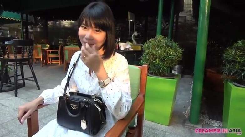 Creampie In Asia: Má křivky, velká prsa a krásný zadek, sex je bez...