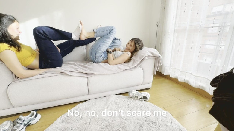 scarlettandc: Женская щекотка и борьба