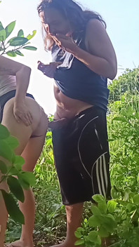 Niegrzeczna ruda przyłapana na seksie na plaży Guarujá
