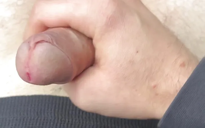 Apomit: Masturbation in the car in the parking lot