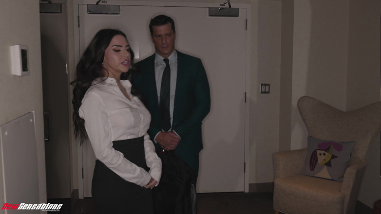 New Sensations: La sexy suttin rilascia la tensione con il suo nuovo...