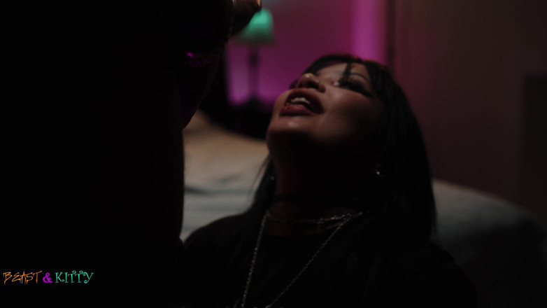 BeastnKitty: Sunny Bunny yanak yukarı ve yarakla sikiliyor