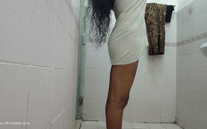 Pavi sun: Femme indienne sexy, romance dans la salle de bain, sexe...