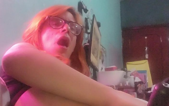 Our threesome adventures: Tranny szarpie się myśląc o tobie