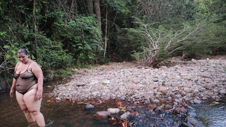 Lexly_16: Můj milenec souseda mi holí vejce a pak ho saje,...