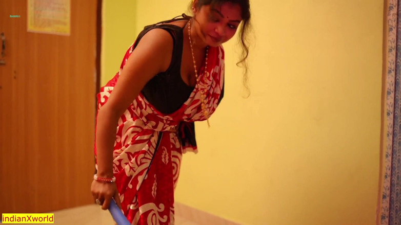 Indian Xshot: Le patron baise ma femme innocente ! Sexe indien au bureau