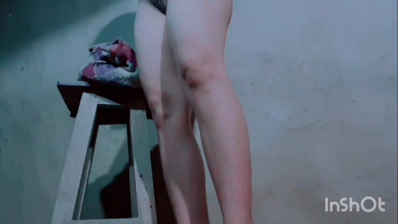 TricolorMusic3: 大学辣妹自慰粉色热辣美丽的阴户年轻男人非常不安