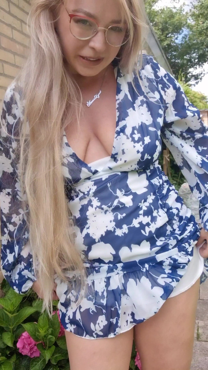 Anna Lynx: Arriesgado coño jugar al aire libre