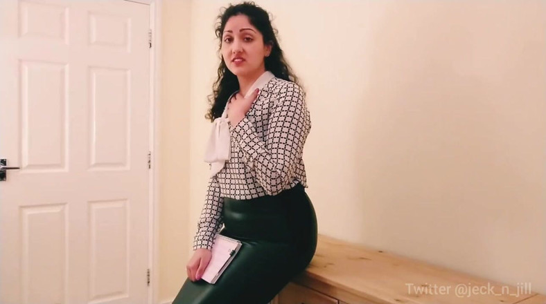 POV_Indian: Nově vdaná mladá indická sekretářka je manipulována jejím šéfem, aby podváděl...