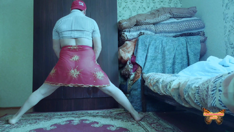 Kitty_Cross: Kırmızı göbek dansçısı etek ateşli beyaz kadın egemen transseksüel travesti...