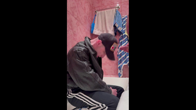 KinkySirius: Русский Парень Гопник В Кожанке И Спортивках Принимает Струю Мочи От Мощного Парня