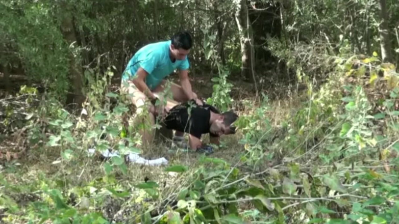 Gaybareback: Une femme hétéro utilisée par un gay avec un twink...