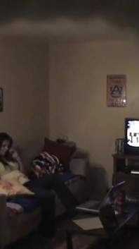 남자와 함께 밤을 즐기는 섹시하고 발정난 여친