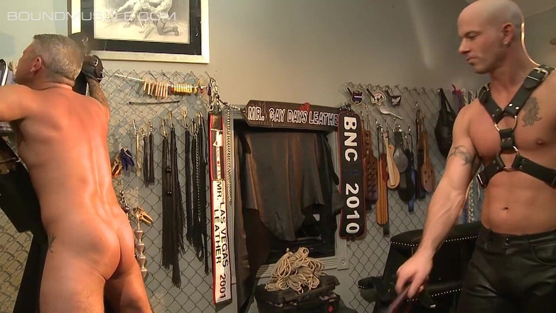 Bad boys bootcamp: Kožený žalář - část 4