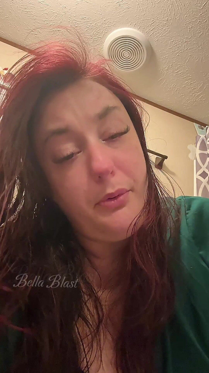 BellaBlast: Toro- lotta in bagno da vicino della mia faccia con...