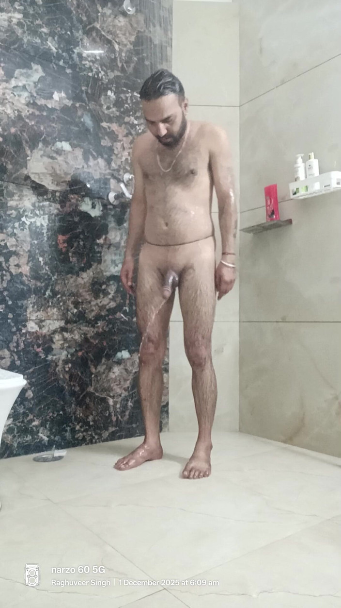 Rajasthani-old-lover: Un beau-père policier indien prend une douche