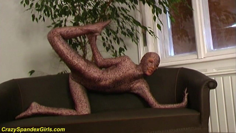 Kelly in spandex: Flexibilní sandy spandex