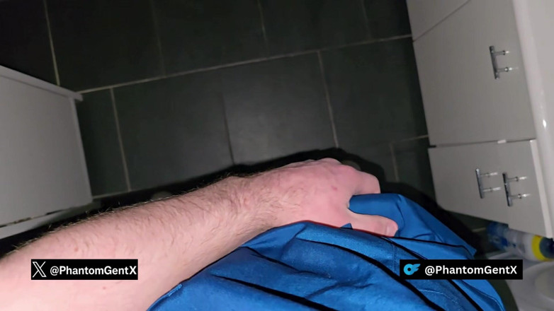 PhantomGentX: Médico alemán se cuela al baño y masturba su secreto -...