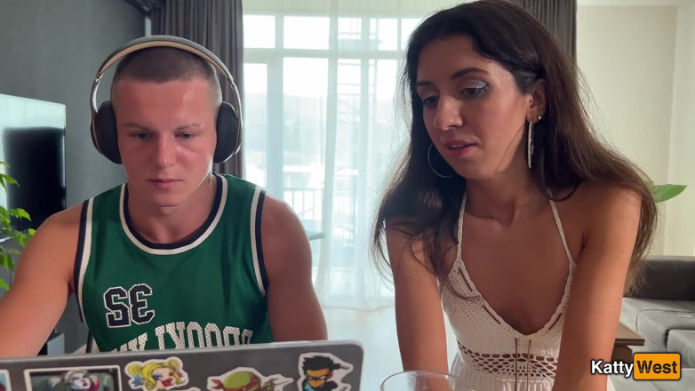Katty West: Saya mengongkek awek cuckold dan memancut mani di mukanya di...