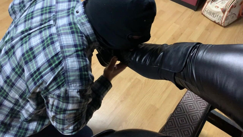 Maitresse Clara: Everything for My Thigh-high Boots and My Feet