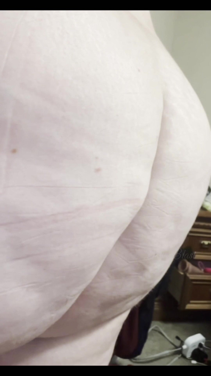 BellaBlast: Bare Ass Fart Compilation: Volume 1