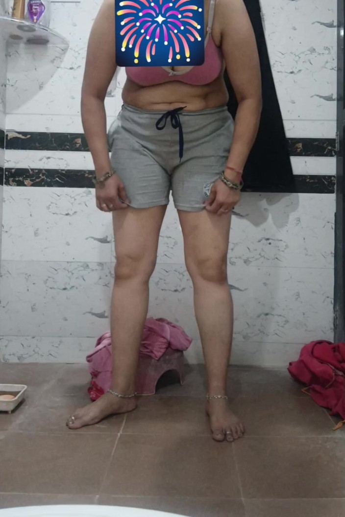 Priyahot77: Priya Bhabi – Senaman panas badan terbuka penuh di bilik air