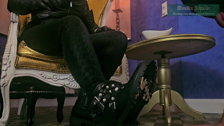 Strict Senz: Monika Schmidt Femdom plivání drcení bootworship verbální ponížení