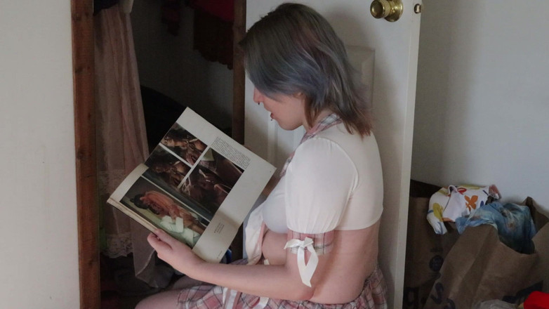 Lori Critter: Brat trova la collezione di porno vintage del loro patrigno