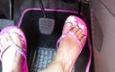 Lady Mesmeratrix Official: Mengemudi dengan sandal jepit