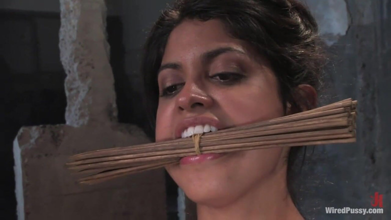 Wired Pussy by Kink: Leah!
