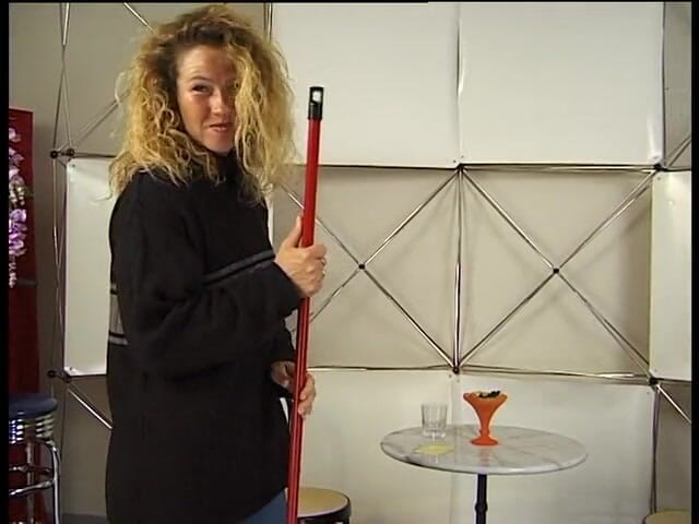 Xfucks: Brünette reife dame bläst harten schwanz beim casting