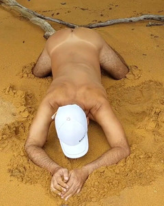 Ladysilvas: Ladysilva pronkt naakt op het strand