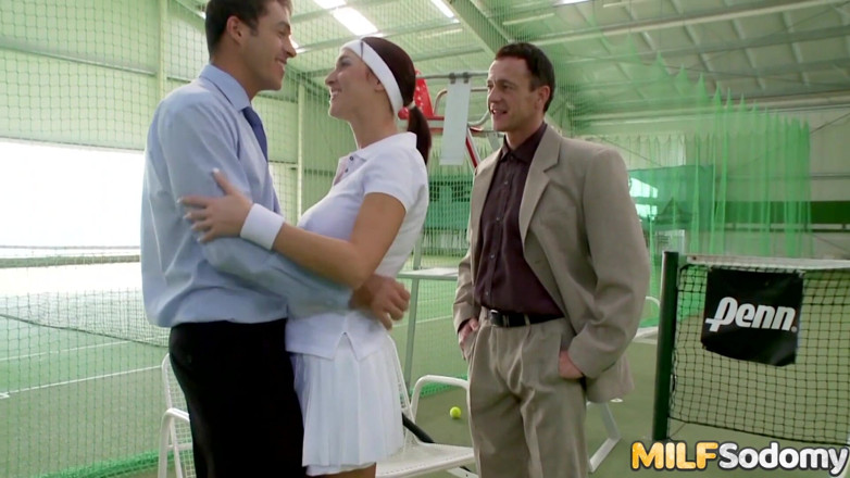 Porn Gutter: Double Penetration On The Tennis Court