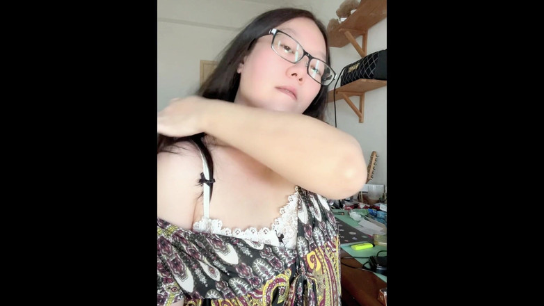 Smoking Asian: Darkside smoking Asiatique : progression du filtre à cigarette sale + strip-tease