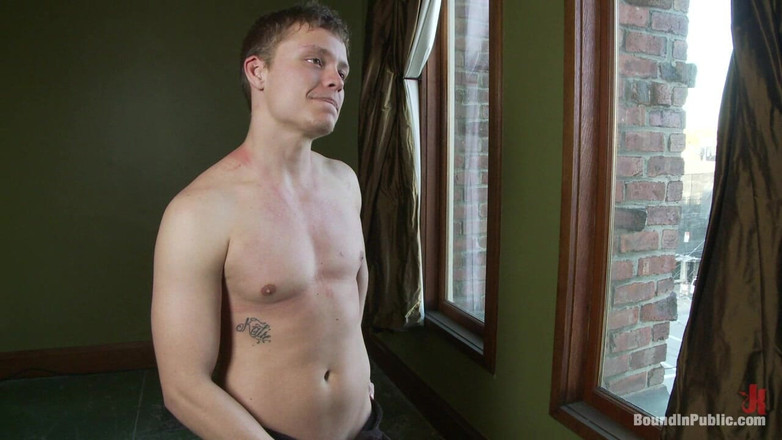 Bound in public: Cestovní pro sex s Micah Andrews