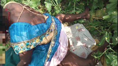 Sumang studio: Wanita Desi Rustik India Membuat Video Seksi Di Dalam Hutan...