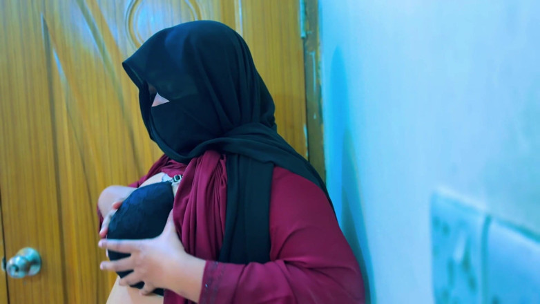 Aria Mia: 쩌는 발정난 이집트 핫한 하녀와 사무실 방에서 자위를 시작하고 보스가 그녀를 보고 핸잡을 시작해